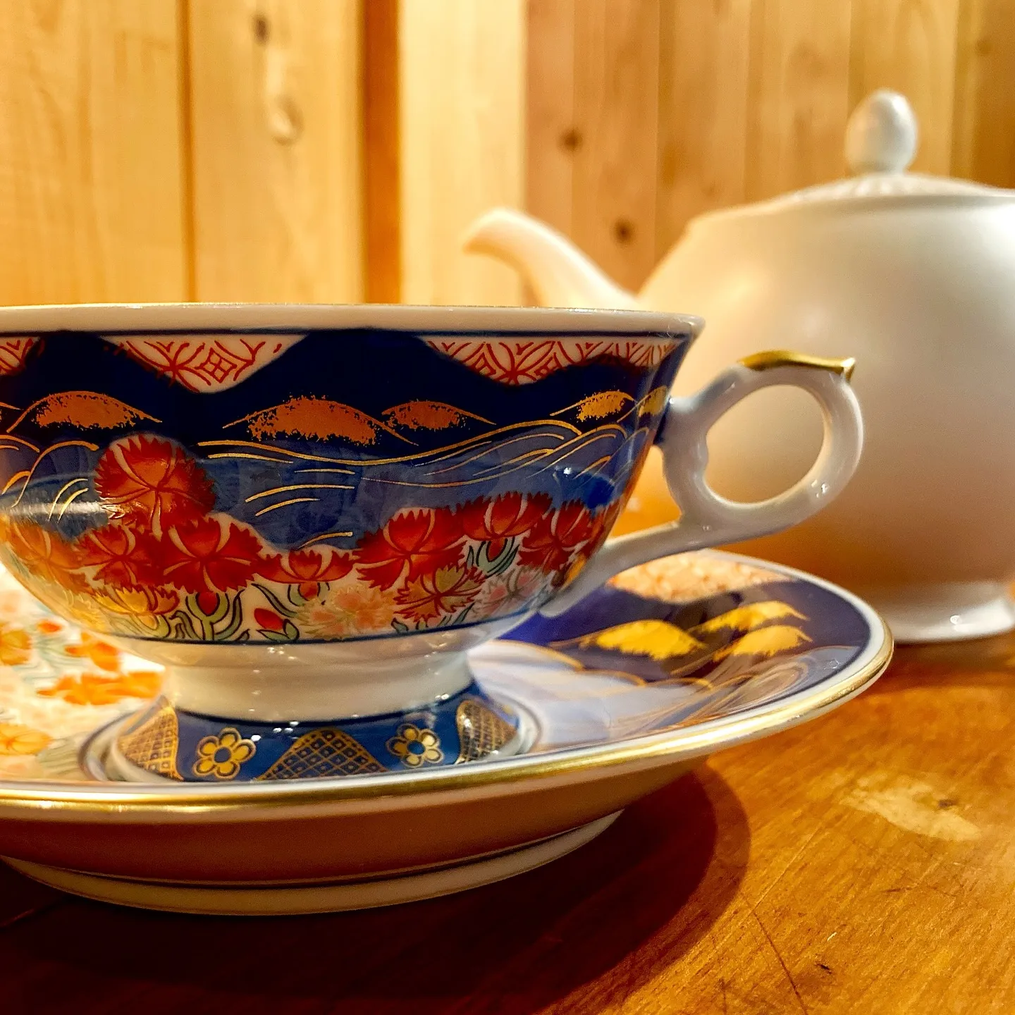より心豊かなティータイムを楽しんで頂くべく、紅茶のティーカッ...
